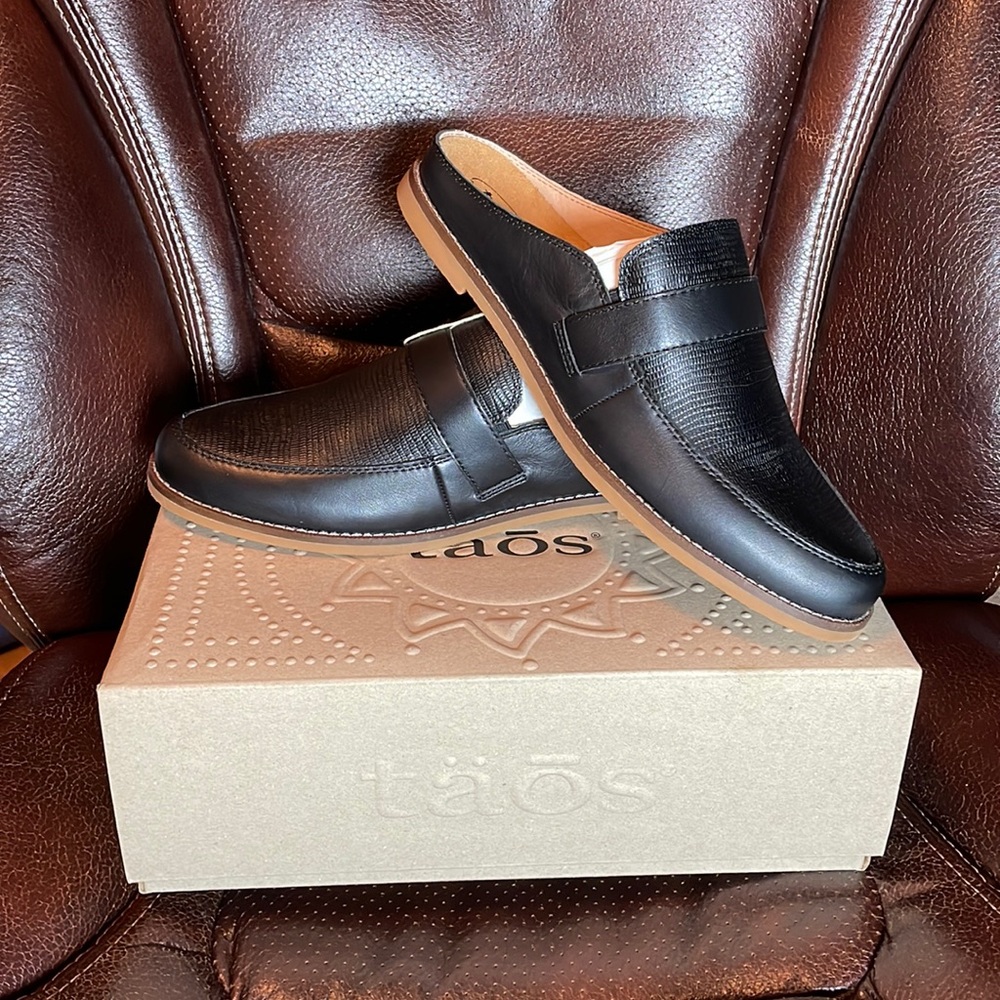 NWT Taos Royal black size 11 mules.